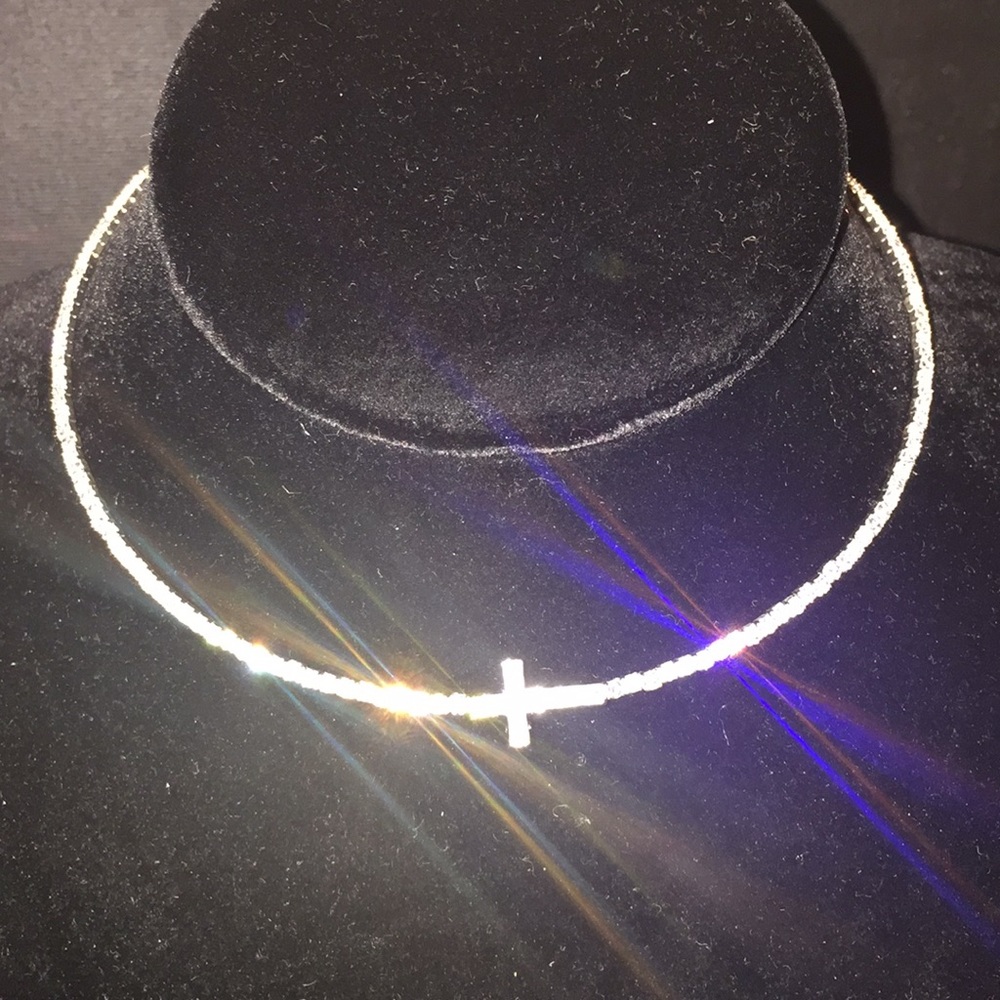 Cross choker